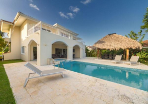 Lovely 4BR Golf Front Villa with Pool, Jacuzzi, Pool Table & Maid